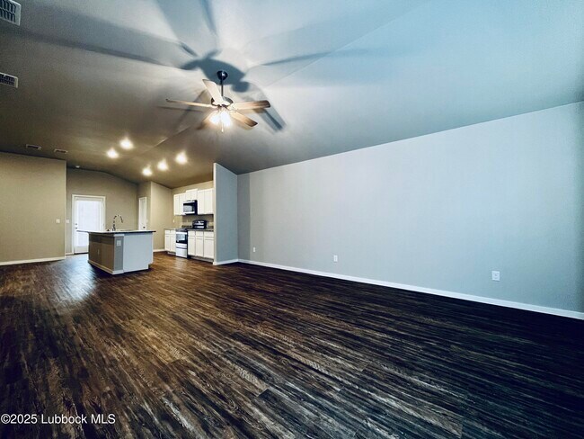 Foto del edificio - 2109 N Avenue L