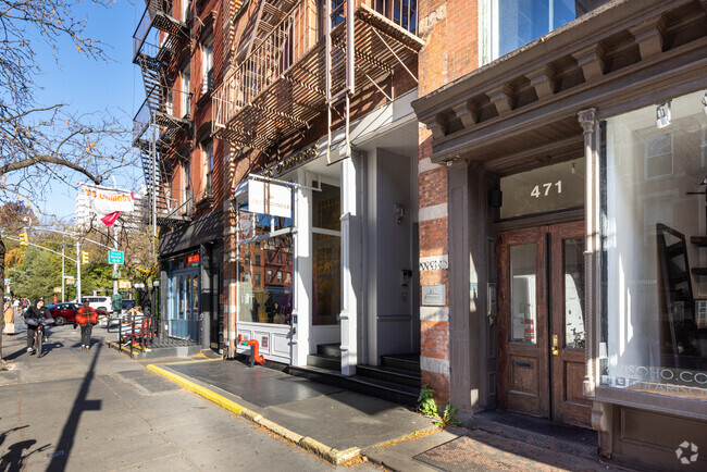 Entrance - 471 W Broadway