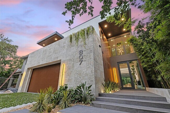 Foto del edificio - 807 SW 12th Ave