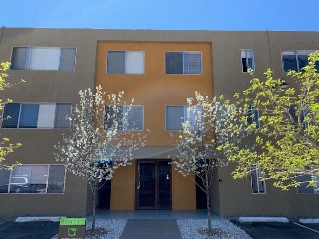 Building Photo - 802 Gold Ave SW