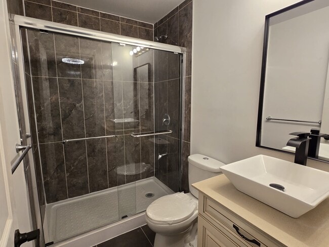 Building Photo - 42 Connaught Av