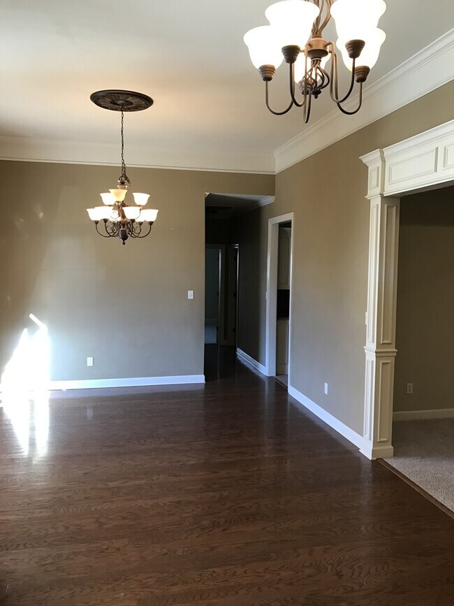 Building Photo - Questions call Lance Garner 501-912-6020