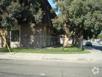 Primary Photo - 1560 E Date St