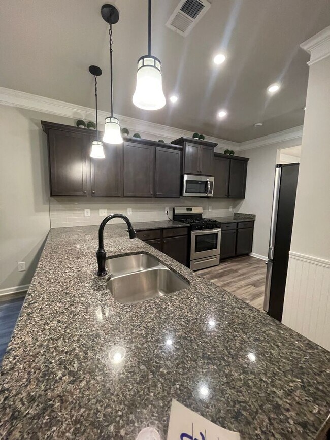 Foto del edificio - Beautiful Home in Gated Community with Pre...