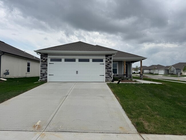 Building Photo - 518 N Pear St