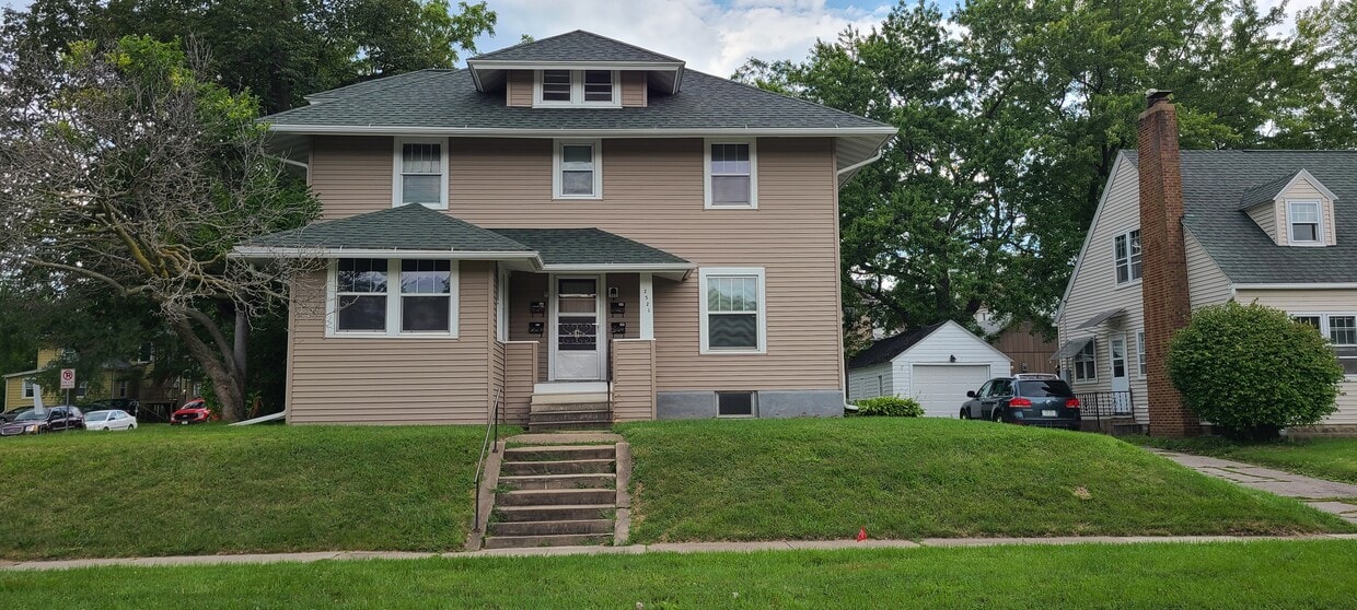 2521 Iowa St Unit 2, Cedar Falls, IA 50613 Apartments in Cedar Falls