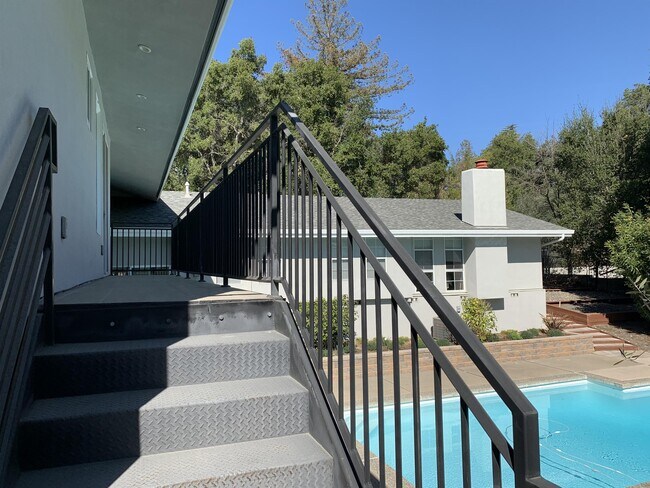 Building Photo - 11555 Hillpark Ln