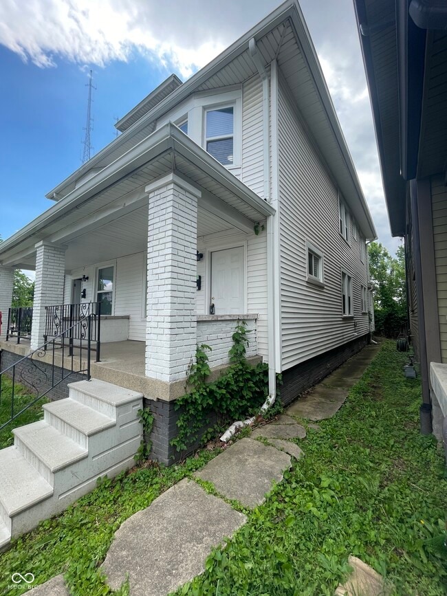 Building Photo - 10 N Randolph St