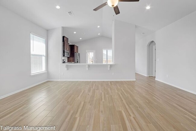 Building Photo - Move In Specials! Elevated Living in Owasso