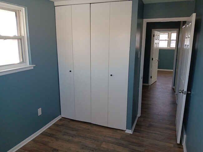 Building Photo - 1310 Patrick Henry Pl