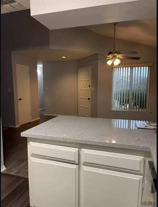 Foto del edificio - 3620 Rosemary Ct