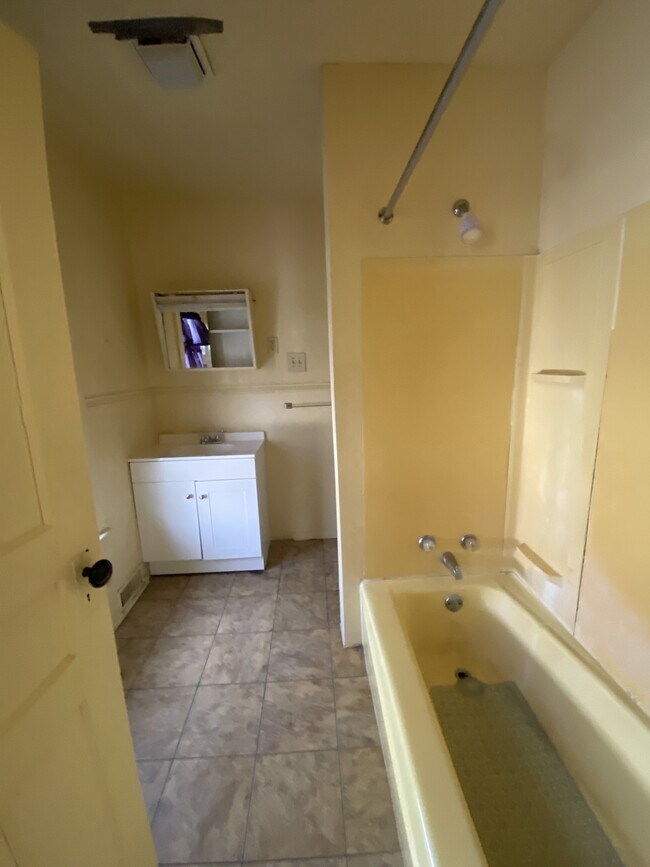 Foto del edificio - 557 Lafayette Ave