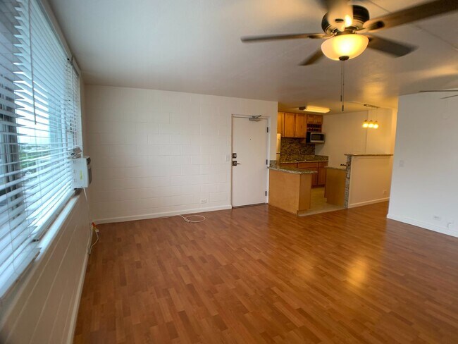 Foto del edificio - AIEA 2BR/2BA/1 Covered PKG - upgraded kitc...