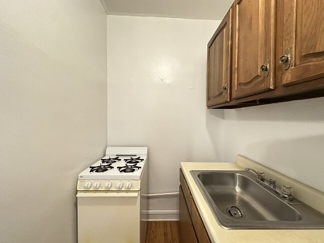 Building Photo - 2844 N Burling St