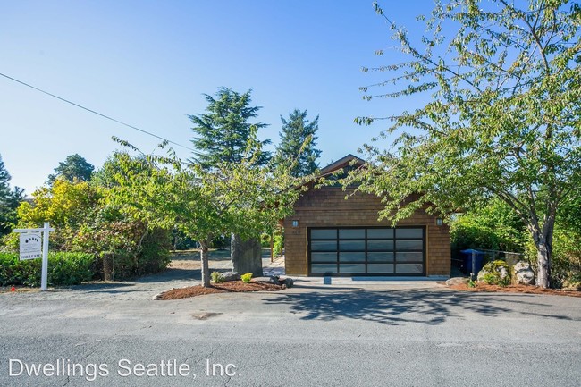 Building Photo - 12153 Shorewood Dr SW
