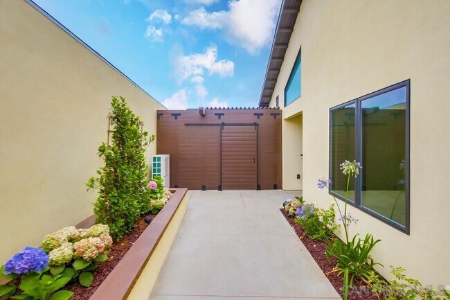 Foto del edificio - 14066 Crest Way