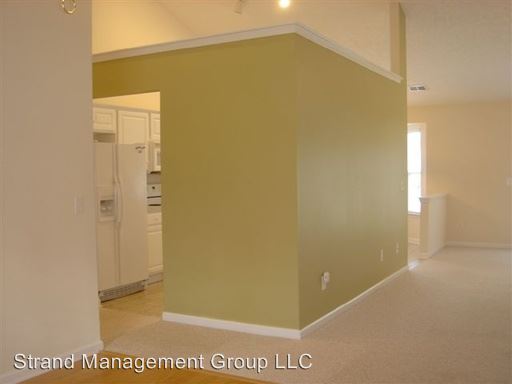 Building Photo - 818 Sultana Dr