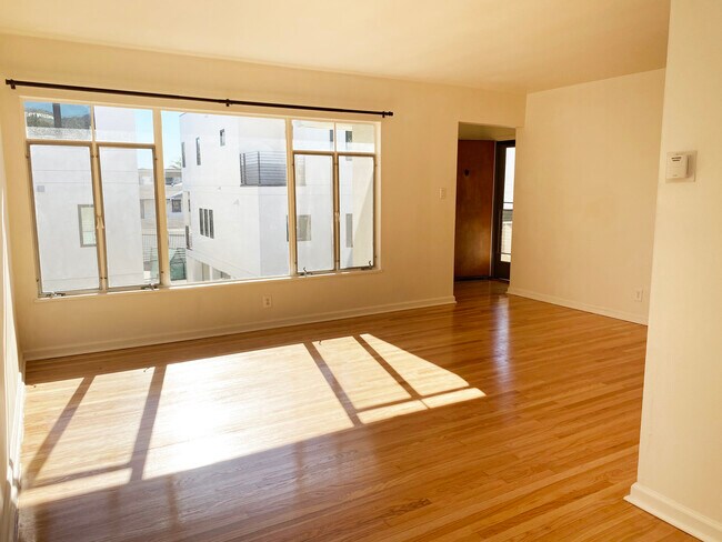 Living Room - 2124 N Beachwood Dr
