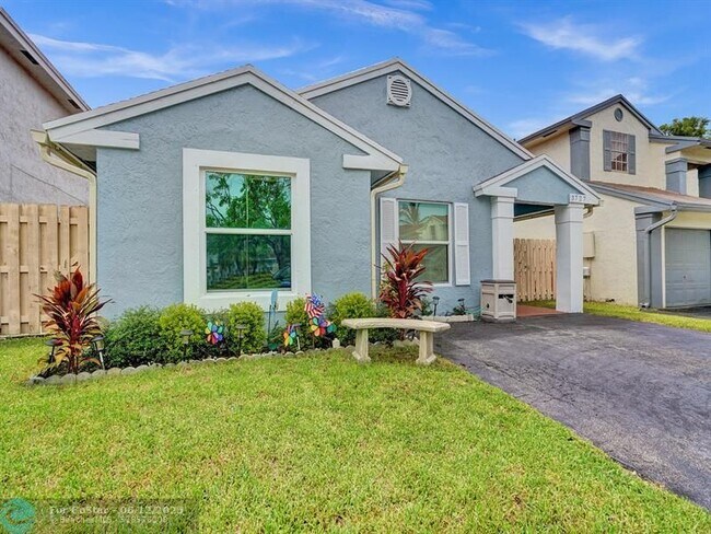 Foto del edificio - 3727 NW 107th Terrace