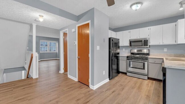 Building Photo - 919 Charnwood Ln