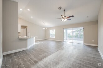 Building Photo - 919 Rita Ave N