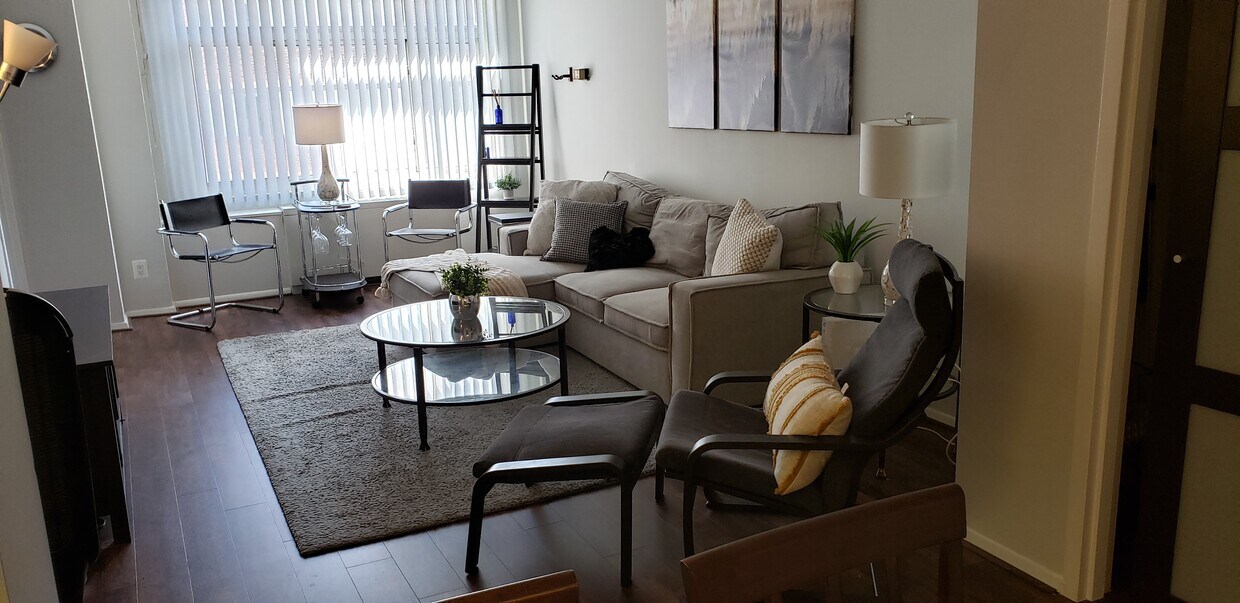 Bright Living Area - Plenty of Seating - 2401 H St NW