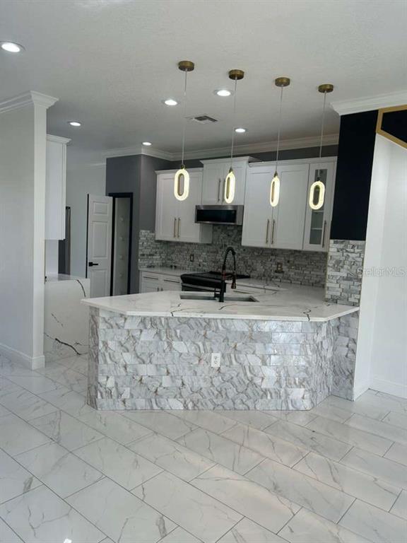 Foto del edificio - 5001 Alita Terrace