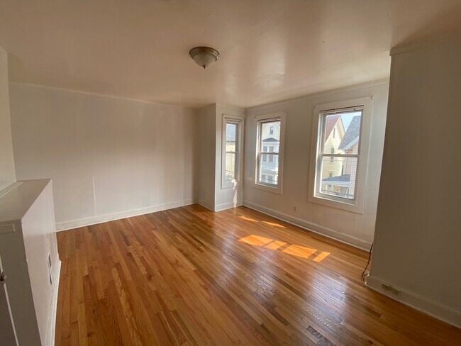 Building Photo - 7 Armstrong Pl
