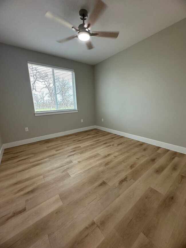 Foto del edificio - 19735-19737 Indian Creek Dr