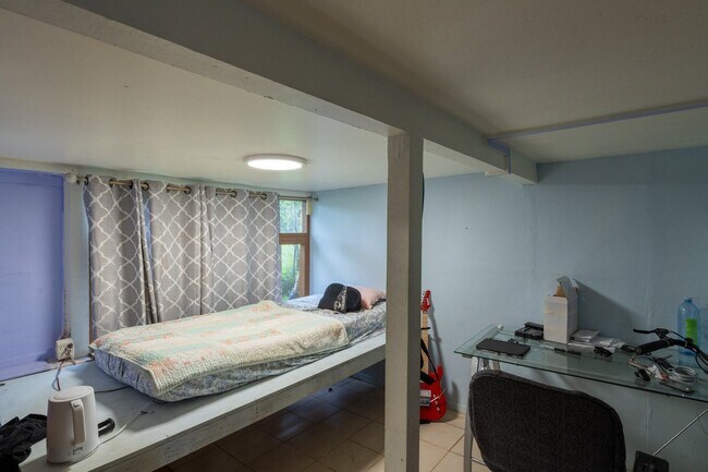 Foto del edificio - 398 Ohai St