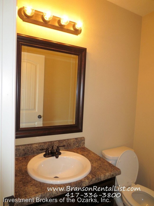 Building Photo - 1301 S Solaira St