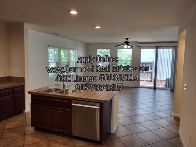 Foto del edificio - 3211 Tice Creek Way