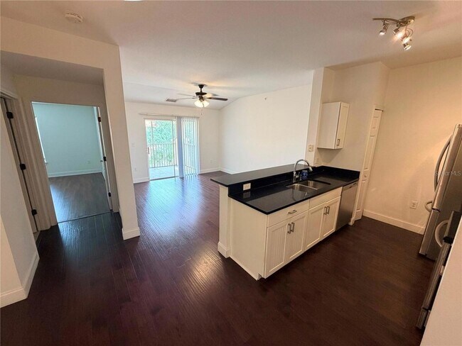 Foto del edificio - 5475 Vineland Rd