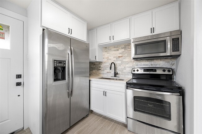 Building Photo - 3229 Holman St