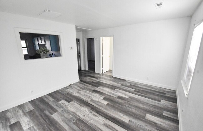 Building Photo - 2120 Kennesaw Dr