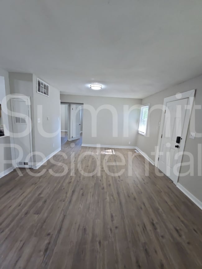 Building Photo - 3911 Oakley Ave