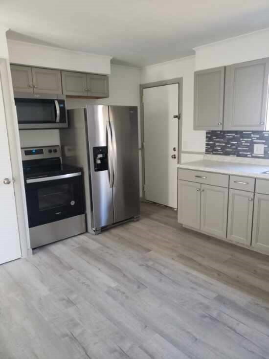 Kitchen Appliances - 355 Maple St