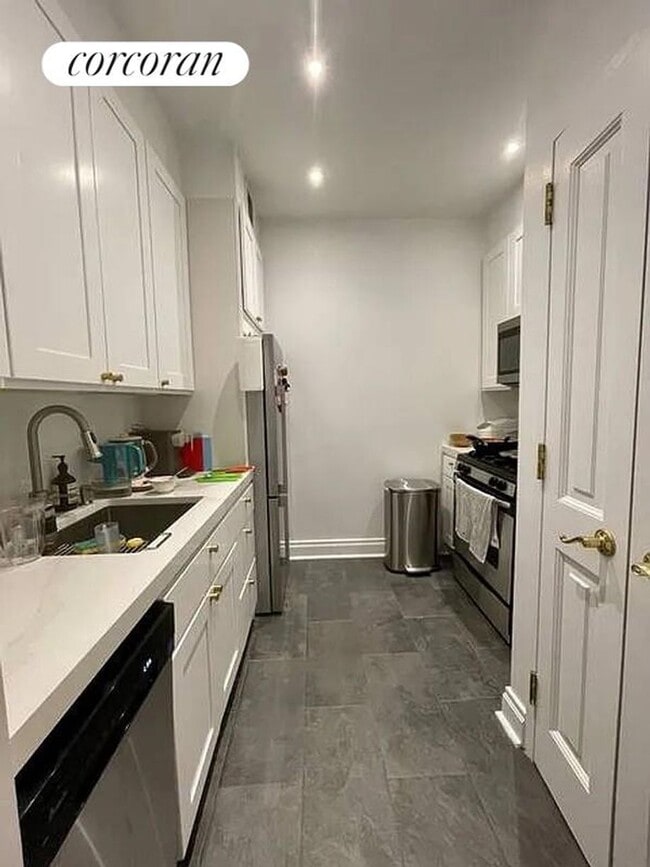 Building Photo - 350 E 82nd St