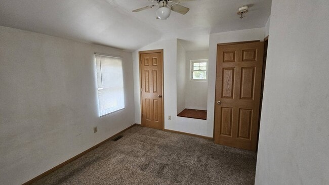 Building Photo - 6384 Oakwood Dr