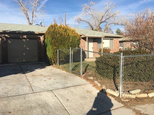 Building Photo - Reno Duplex - 1 Small Pet Friendly, Garage...