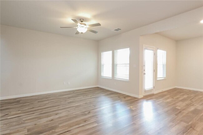 Building Photo - 330 Durango Downs Dr