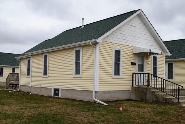 Building Photo - 2201 Ottawa Ave