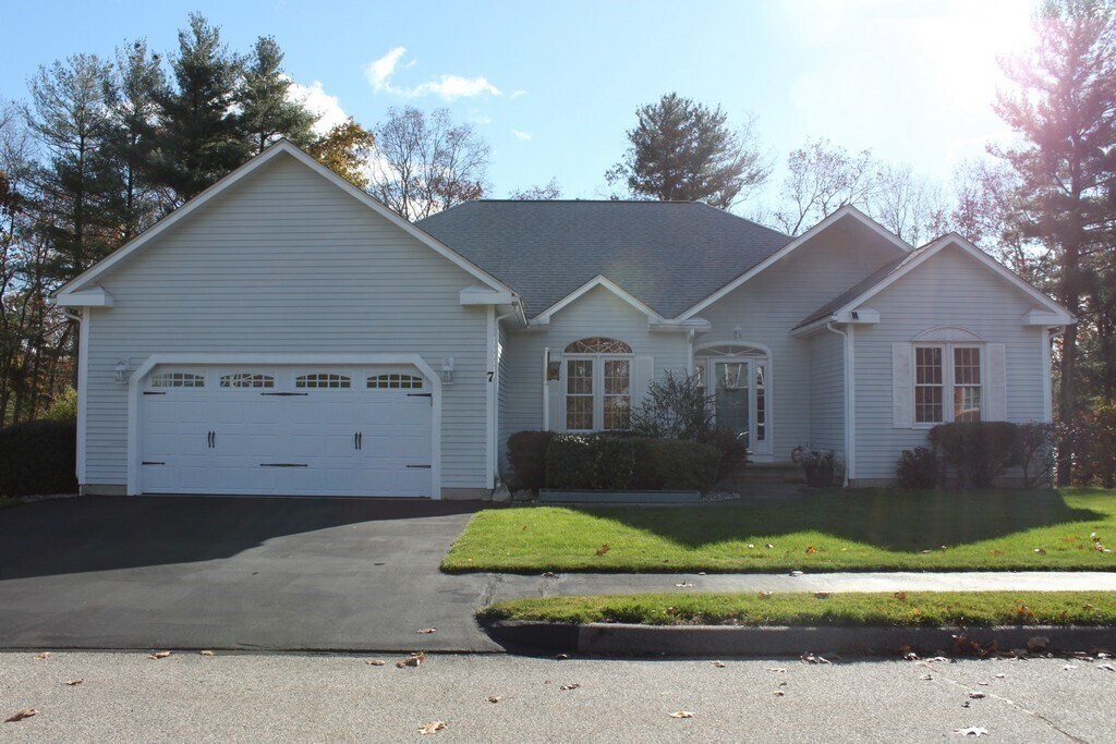 Foto principal - 7 Deer Run Dr