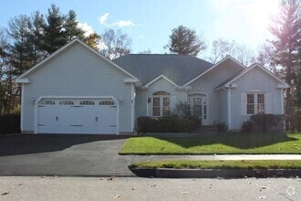 Building Photo - 7 Deer Run Dr