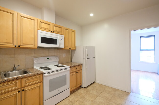Building Photo - 744 9th Ave