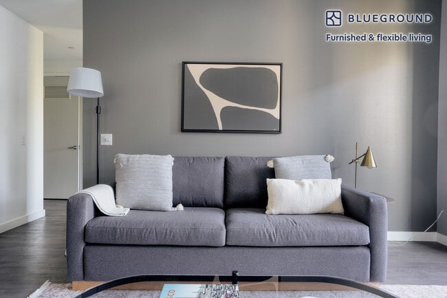 Building Photo - 690 Long Bridge St