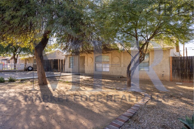 Foto del edificio - 3Bed/1Bath House at Chandler Blvd/McQueen Rd! Move-In Ready on 06/04/2026! -- NO HOA! RV GATE!
