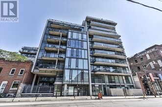 Building Photo - 461-461 Adelaide St W