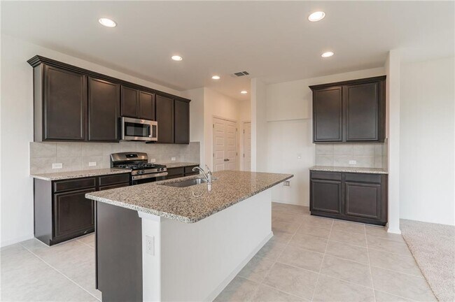 Building Photo - 233 Trailside Ln