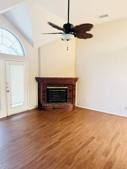 Foto del edificio - 932 Winchester Ln